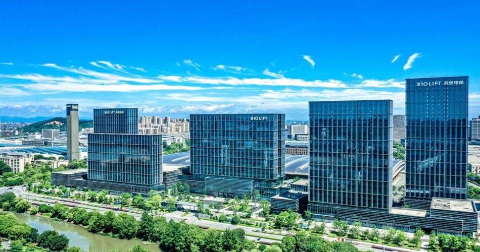 铸就智造标杆 以单体最大工厂与全链协同，深耕新一代信息技术开发与服务